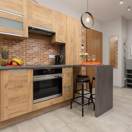 Cozy Three-Bedroom Family Apartment In Warsaw By Noclegi Renters Екстериор снимка